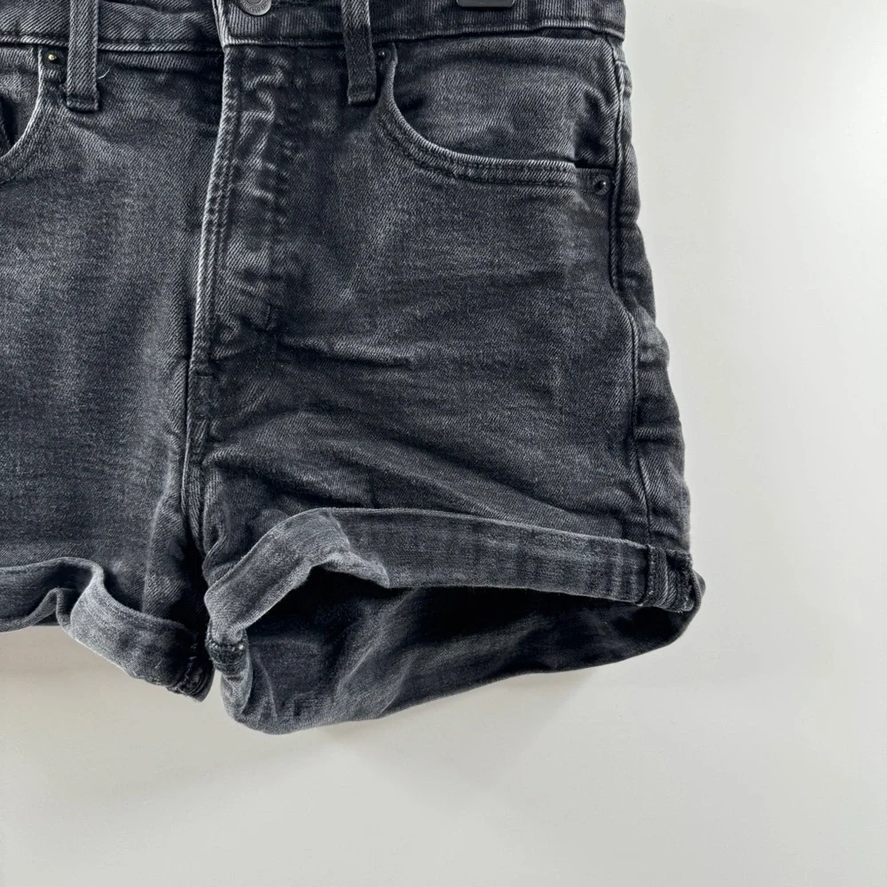 Old Navy Black Wash High-Waisted Jean Shorts – Size 8 - Picture 3 of 7